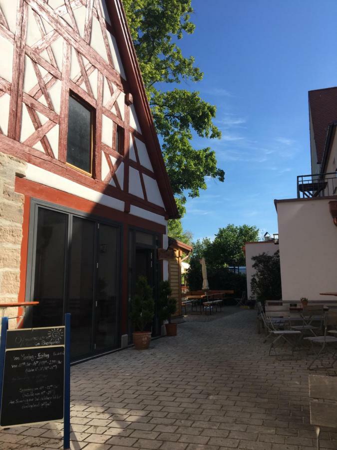 Hotel Zum Schwarzen Ross Und Gutmann Zur Post Hilpoltstein Exterior photo